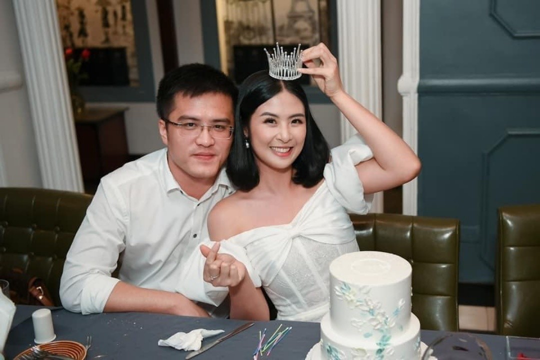 Thời trang sành điệu của Hoa hậu Ngọc Hân và chồng sắp cưới Phạm Phú Đạt Thời trang sành điệu của Hoa hậu Ngọc Hân và chồng sắp cưới Phạm Phú Đạt