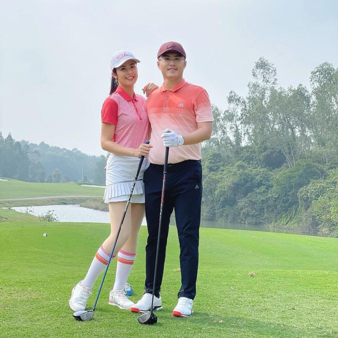 Thời trang sành điệu của Hoa hậu Ngọc Hân và chồng sắp cưới Phạm Phú Đạt Thời trang sành điệu của Hoa hậu Ngọc Hân và chồng sắp cưới Phạm Phú Đạt