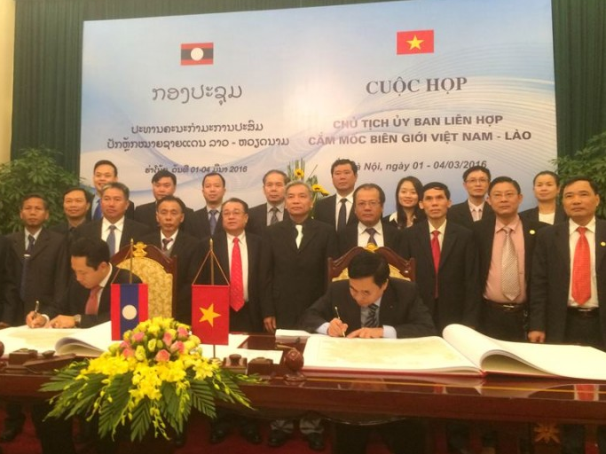 Họp hẹp giữa hai Chủ tịch Uỷ ban liên hợp cắm mốc biên giới Việt Nam - Lào