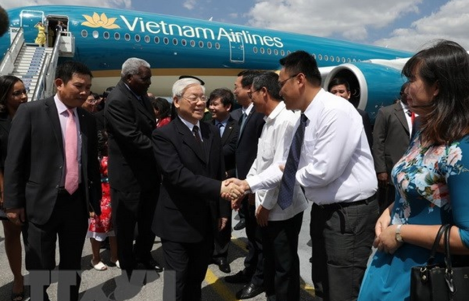 Tổng Bí thư gặp nhân viên Đại sứ quán và cộng đồng người Việt tại Cuba