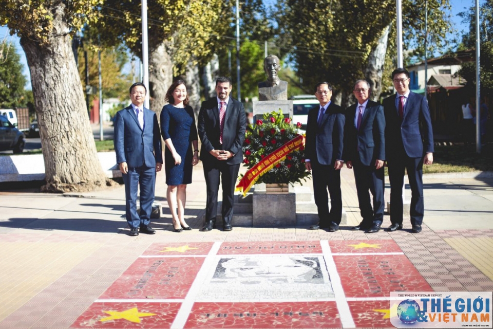 Việt Nam và Chile ký thỏa thuận tu sửa Công viên Hồ Chí Minh viet nam va chile ky thoa thuan tu sua cong vien ho chi minh