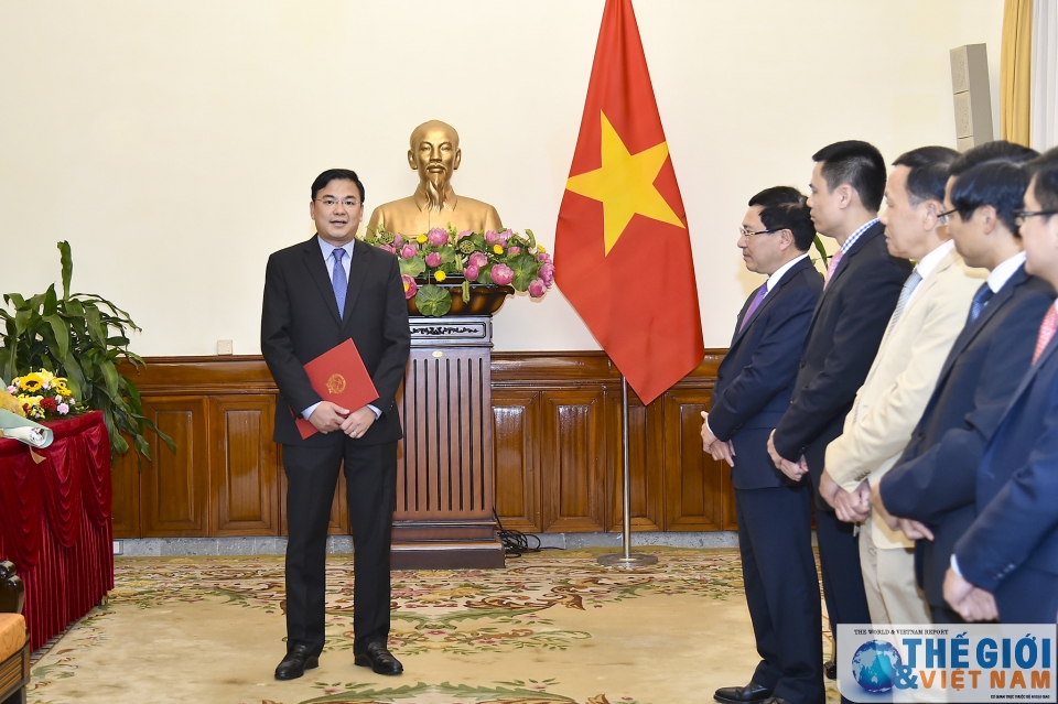 bo ngoai giao trao quyet dinh bo nhiem vu truong vu to chuc can bo