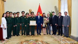 Trao Bằng khen của Bộ trưởng Bộ Ngoại giao cho Tổng công ty đầu tư quốc tế Viettel - Viettel Global