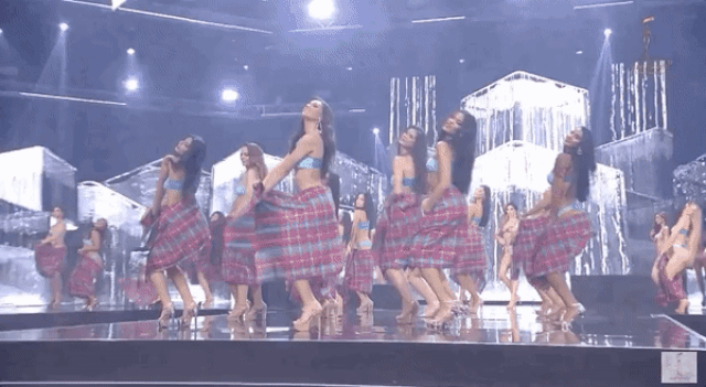 20 thí sinh xuất sắc nhất của Hoa hậu Hòa bình Thế giới bước vào phần trình diễn áo tắm. 20 thí sinh xuất sắc nhất của Hoa hậu Hòa bình Thế giới bước vào phần trình diễn áo tắm.