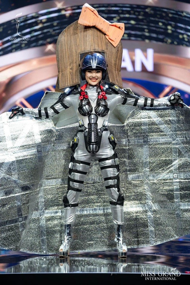 Hoa hậu Nhật Bản giành giải Thí sinh trình diễn trang phục dân tộc đẹp nhất. Hoa hậu Nhật Bản giành giải Thí sinh trình diễn trang phục dân tộc đẹp nhất.