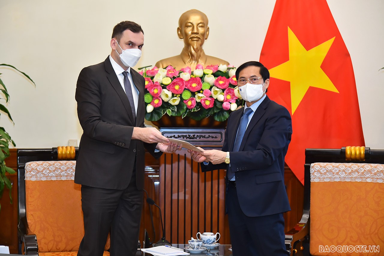 Cảm ơn Chính phủ Ba Lan hỗ trợ, tạo điều kiện cho gần 2.000 người Việt Nam sơ tán từ Ukraine Cảm ơn Chính phủ Ba Lan hỗ trợ, tạo điều kiện cho gần 2.000 người Việt Nam sơ tán từ Ukraine