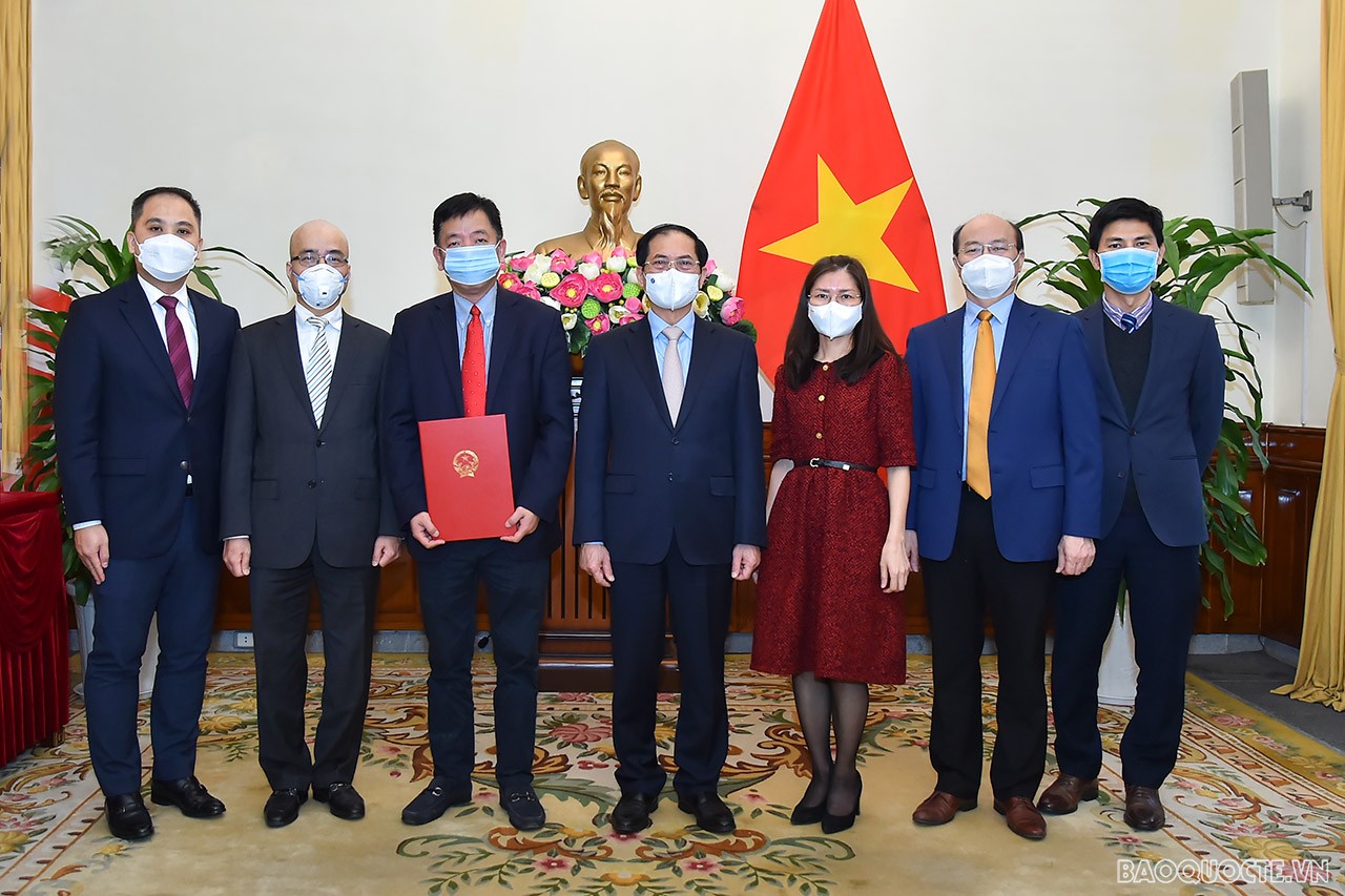 Bộ trưởng Ngoại giao trao quyết định bổ nhiệm Quyền Trưởng SOM ASEAN