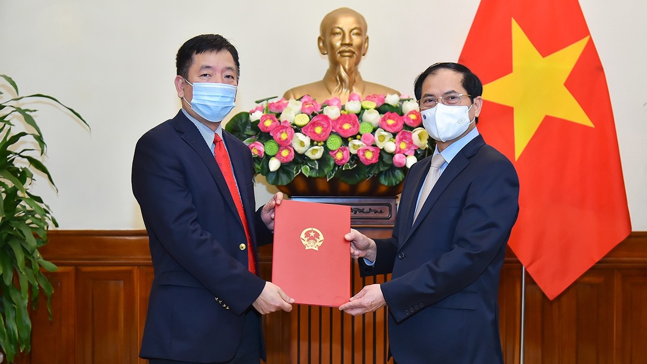 Bộ trưởng Ngoại giao trao quyết định bổ nhiệm Quyền Trưởng SOM ASEAN