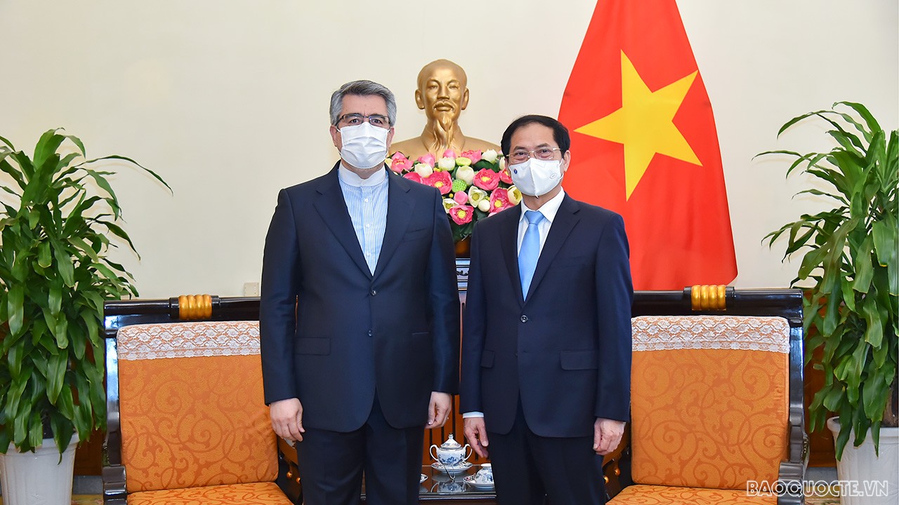 Bộ trưởng Ngoại giao Bùi Thanh Sơn tiếp Đại sứ Iran Ali Akbar Nazari Bộ trưởng Ngoại giao Bùi Thanh Sơn tiếp Đại sứ Iran Ali Akbar Nazari