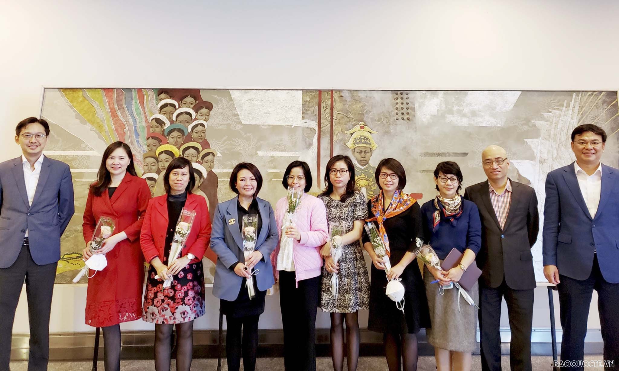 Kỷ niệm Ngày quốc tế Phụ nữ 8/3 và tôn vinh đóng góp của cán bộ nữ cho ngành Ngoại giao