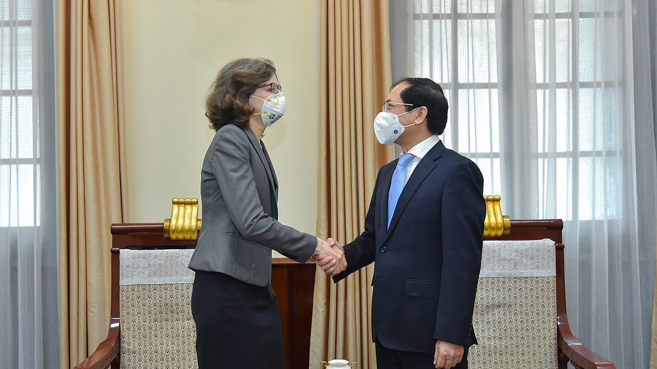 Đại sứ Canada Deborah Paul: Luôn lưu giữ trong tim những tình cảm tốt đẹp dành cho đất nước và con người Việt Nam