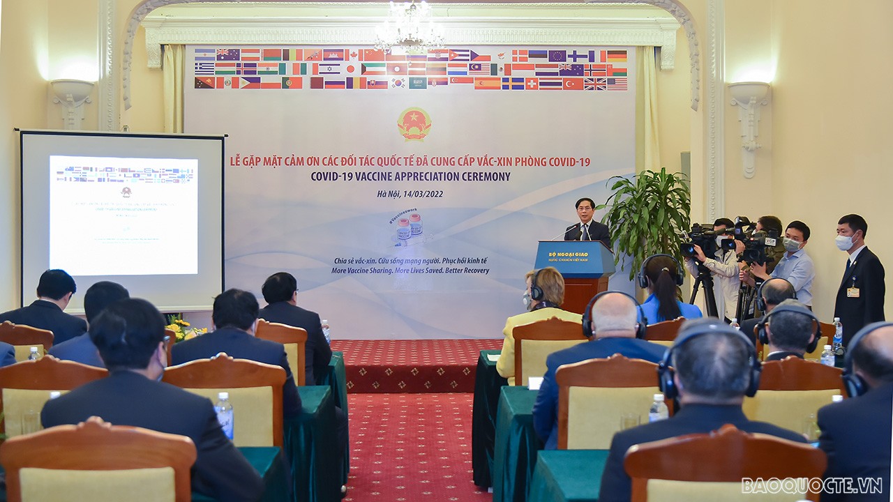 Bộ trưởng Bùi Thanh Sơn: Chỉ có đoàn kết và hợp tác quốc tế, mới có thể đẩy lùi đại dịch Covid-19 Bộ trưởng Bùi Thanh Sơn: Chỉ có đoàn kết và hợp tác quốc tế, mới có thể đẩy lùi đại dịch Covid-19