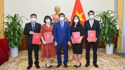 Thứ trưởng Thường trực Nguyễn Minh Vũ trao quyết định điều động, bổ nhiệm cán bộ cấp Vụ