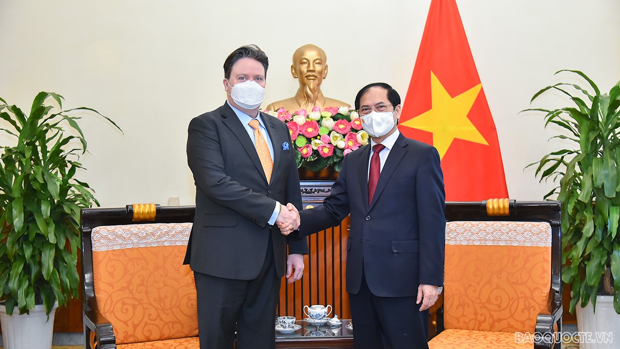 Bộ trưởng Ngoại giao Bùi Thanh Sơn tiếp xã giao Đại sứ Hoa Kỳ tại Việt Nam Marc Knapper
