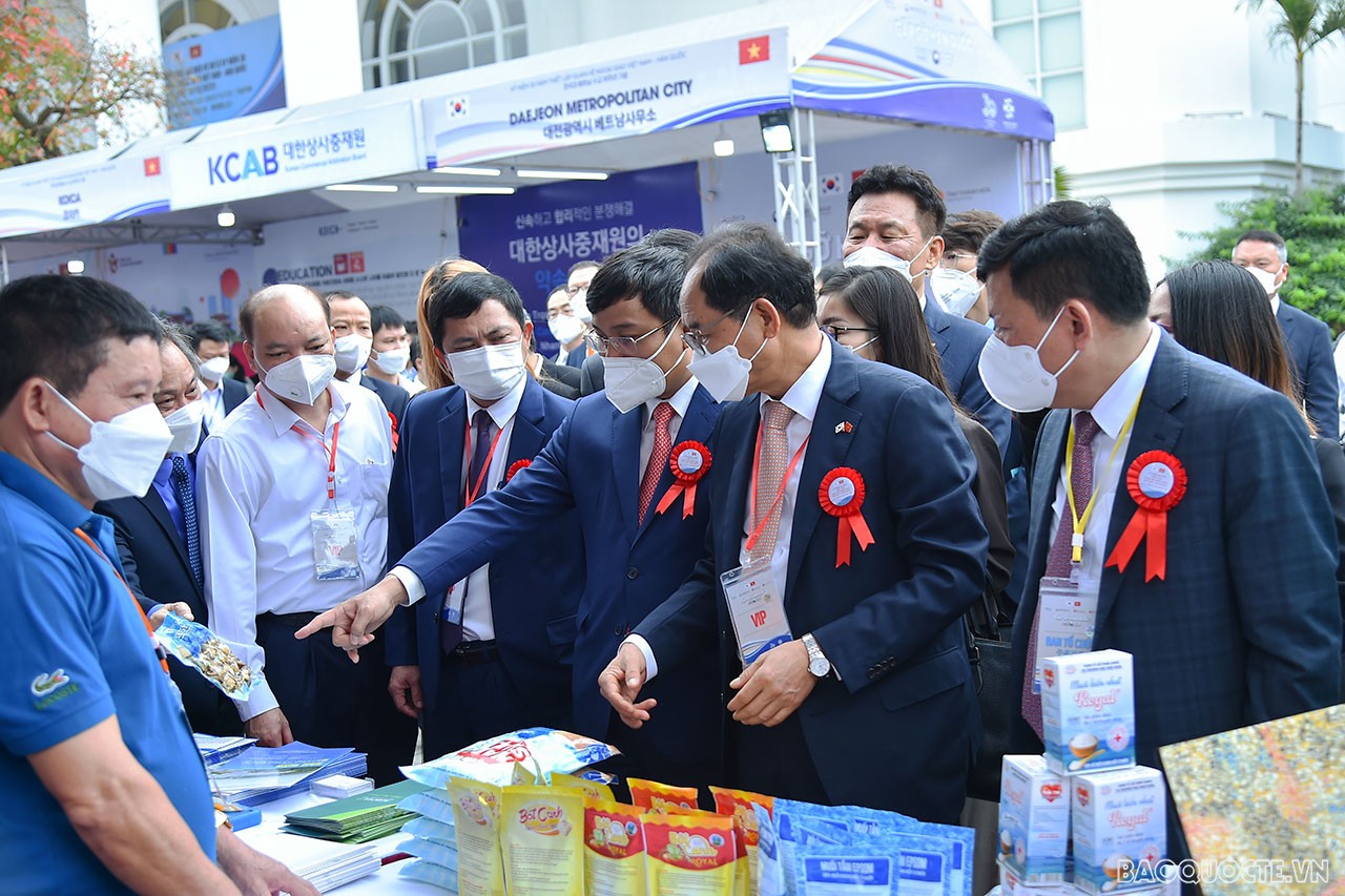 Riêng tỉnh Thanh Hóa có 7 gian hàng với những sản phẩm tiểu biểu để quảng bá cho các đối tác, doanh nghiệp, nhà đầu tư Hàn Quốc và Việt Nam quan tâm.