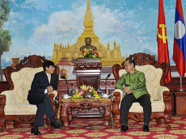 Bộ Ngoại giao chúc Tết cổ truyền Bunpimay tại Đại sứ quán Lào