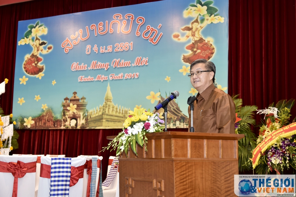 thuc hien nghi le buoc chi co tay tai tet co truyen bunpimay lao tai ha noi