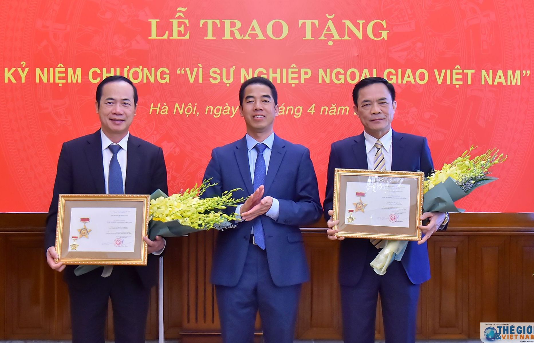 Bộ Ngoại giao trao Kỷ niệm chương cho lãnh đạo Ban Cơ yếu Chính phủ