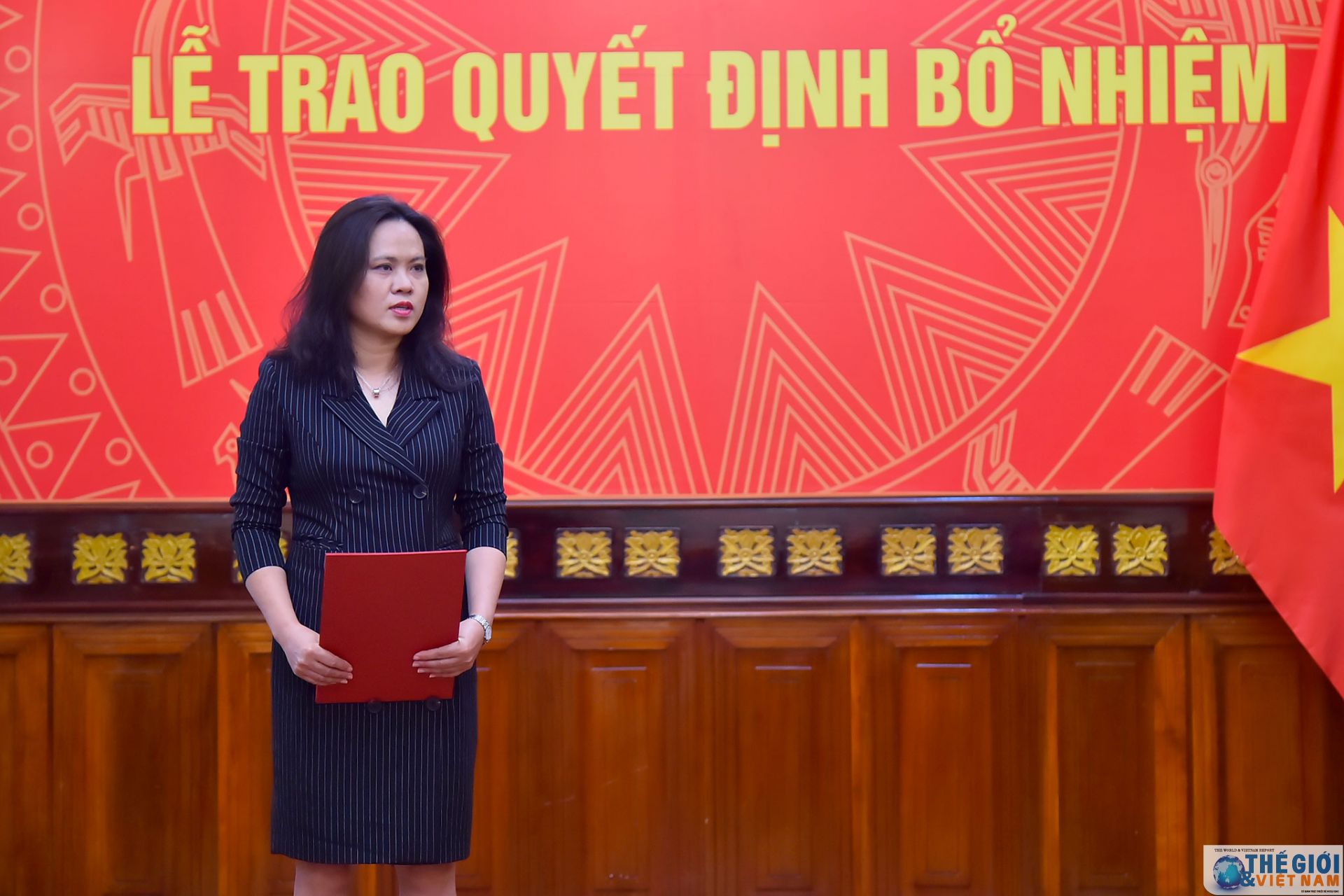 thu truong ngoai giao dang minh khoi trao quyet dinh bo nhiem can bo cap vu