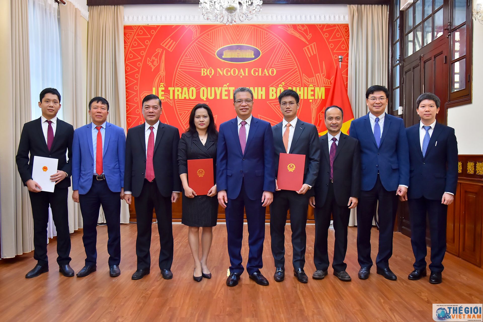 thu truong ngoai giao dang minh khoi trao quyet dinh bo nhiem can bo cap vu