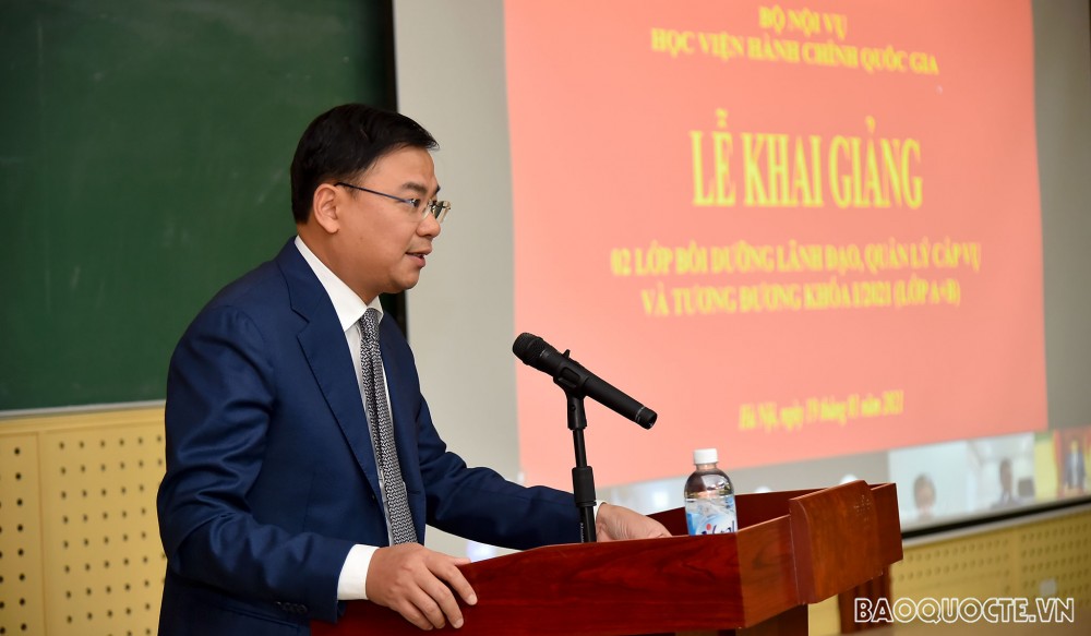 Trợ lý Bộ trưởng, Vụ trưởng Vụ Tổ chức Cán bộ Phạm Quang Hiệu phát biểu khai giảng trực tuyến “Lớp bồi dưỡng lãnh đạo, quản lý cấp Vụ” dành cho các cơ quan đại diện Việt Nam tại nước ngoài. (Ảnh: Tuấn Anh) Xây dựng đội ngũ cán bộ đối ngoại toàn diện, hiện đại, ngang tầm nhiệm vụ