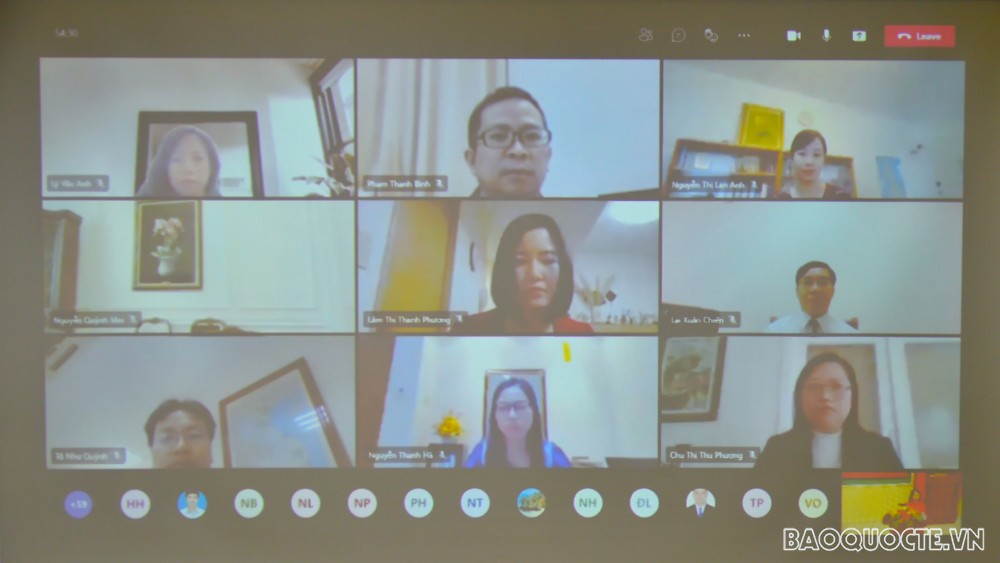 Bế giảng Lớp bồi dưỡng lãnh đạo, quản lý cấp Vụ dành cho các cơ quan đại diện Việt Nam ở nước ngoài Bế giảng Lớp bồi dưỡng lãnh đạo, quản lý cấp Vụ dành cho các cơ quan đại diện Việt Nam ở nước ngoài