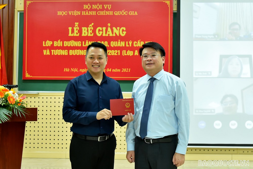 Bế giảng Lớp bồi dưỡng lãnh đạo, quản lý cấp Vụ dành cho các cơ quan đại diện Việt Nam ở nước ngoài Bế giảng Lớp bồi dưỡng lãnh đạo, quản lý cấp Vụ dành cho các cơ quan đại diện Việt Nam ở nước ngoài