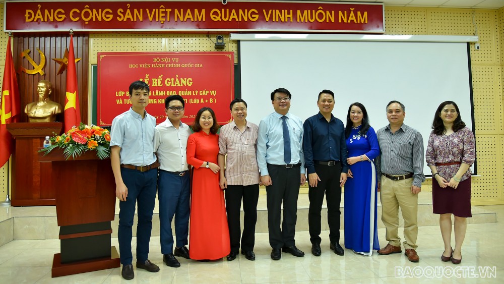 Bế giảng Lớp bồi dưỡng lãnh đạo, quản lý cấp Vụ dành cho các cơ quan đại diện Việt Nam ở nước ngoài Bế giảng Lớp bồi dưỡng lãnh đạo, quản lý cấp Vụ dành cho các cơ quan đại diện Việt Nam ở nước ngoài