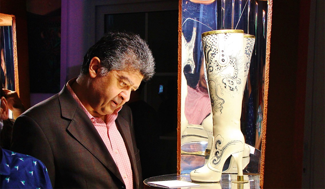 Tác phẩm giày gốm Bát Tràng có họa Triển lãm chiếc giày gốm Bát Tràng - cầu nối nghệ thuật, văn hóa Việt Nam-Italy