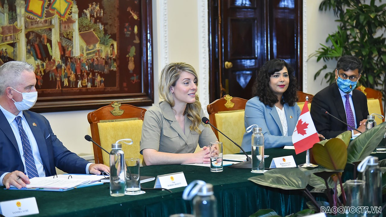 Bộ trưởng Ngoại giao Bùi Thanh Sơn đón và hội đàm với Bộ trưởng Ngoại giao Canada Mélanie Joly