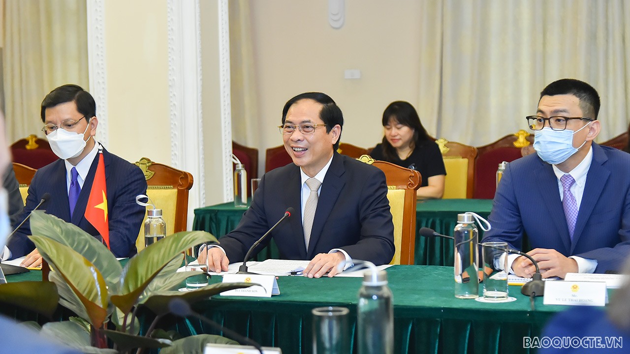 Bộ trưởng Ngoại giao Bùi Thanh Sơn đón và hội đàm với Bộ trưởng Ngoại giao Canada Mélanie Joly