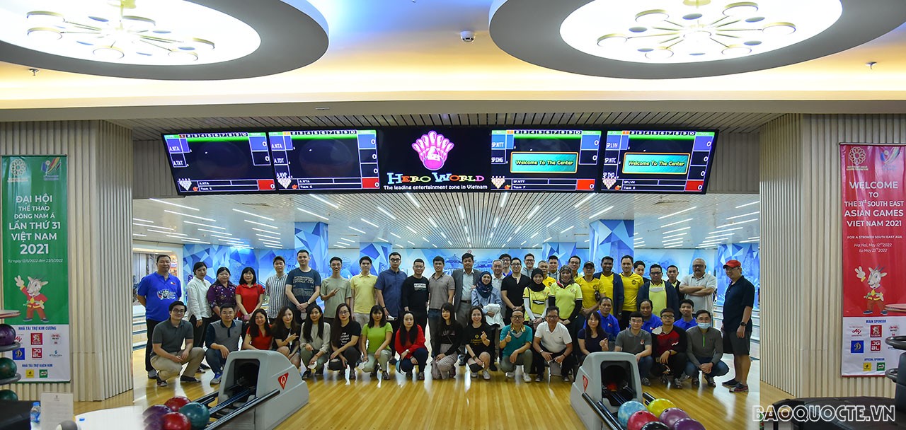 Tham gia giao lưu thể thao có sự tham gia của Đại sứ Brunei tại Việt Nam Pengiran Haji Sahari bin Pengiran Haji Salleh; Đại sứ Indonesia tại Việt Nam Denny Abdi; Đại biện Malaysia Neermal Shunmugam và các Đại sứ, cán bộ và thành viên gia đình Đại sứ quán các nước ASEAN: Brunei, Indonesia, Malaysia, Myanmar, Philippines. Tham gia giao lưu thể thao có sự tham gia của Đại sứ Brunei tại Việt Nam Pengiran Haji Sahari bin Pengiran Haji Salleh; Đại sứ Indonesia tại Việt Nam Denny Abdi; Đại biện Malaysia Neermal Shunmugam và các Đại sứ, cán bộ và thành viên gia đình Đại sứ quán các nước ASEAN: Brunei, Indonesia, Malaysia, Myanmar, Philippines.