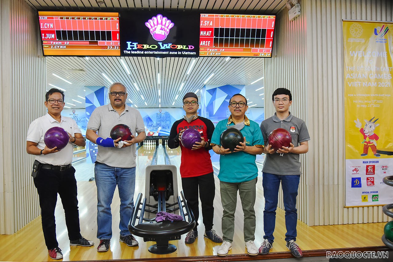 Các đội thi đấu từ các Đại sứ quán ASEAN và khách mời đã hào hứng thi đấu trong không khí cổ vũ nhiệt tình của đông đảo cán bộ, thành viên gia đình ASEAN và đạt kết quả cao. Các đội thi đấu từ các Đại sứ quán ASEAN và khách mời đã hào hứng thi đấu trong không khí cổ vũ nhiệt tình của đông đảo cán bộ, thành viên gia đình ASEAN và đạt kết quả cao.