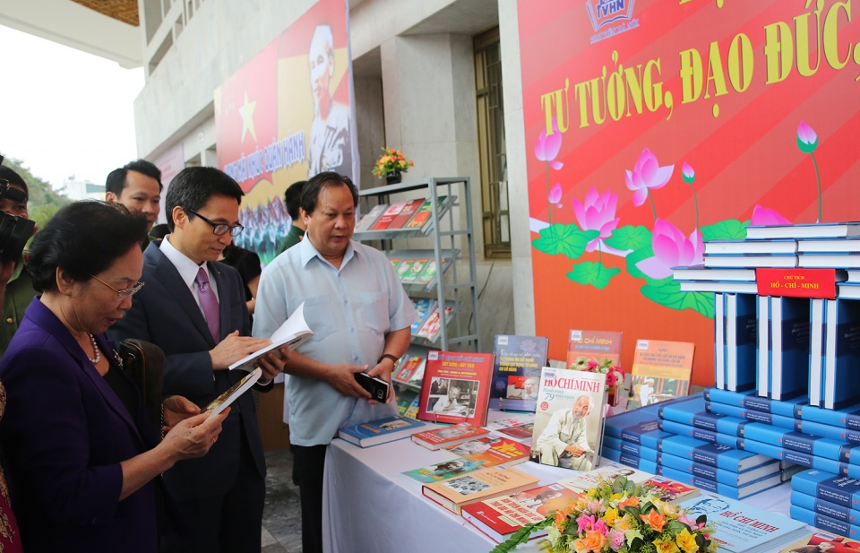 “Đọc và học tập suốt đời theo tấm gương Bác Hồ vĩ đại”