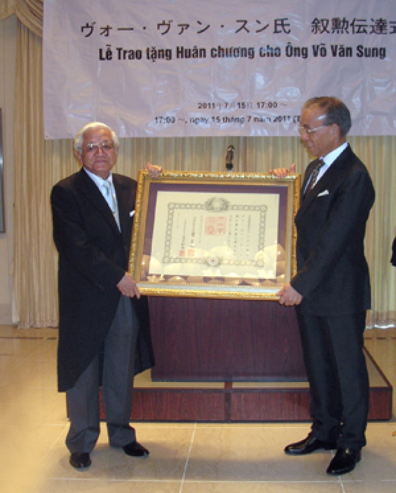 vo van sung mot nha ngoai giao ky cuu tung trai