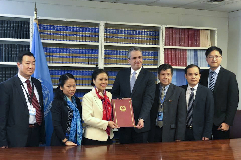 Việt Nam phê chuẩn Hiệp ước cấm vũ khí hạt nhân viet nam phe chuan hiep uoc cam vu khi hat nhan