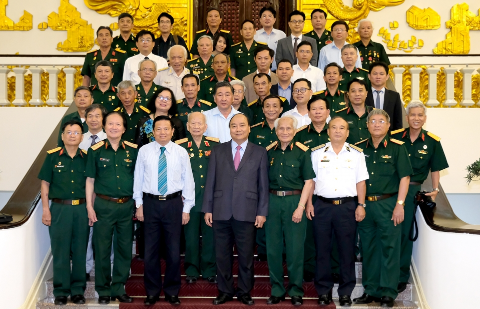 Thủ tướng gặp mặt BCĐ công trình sách ‘Ký ức người lính’
