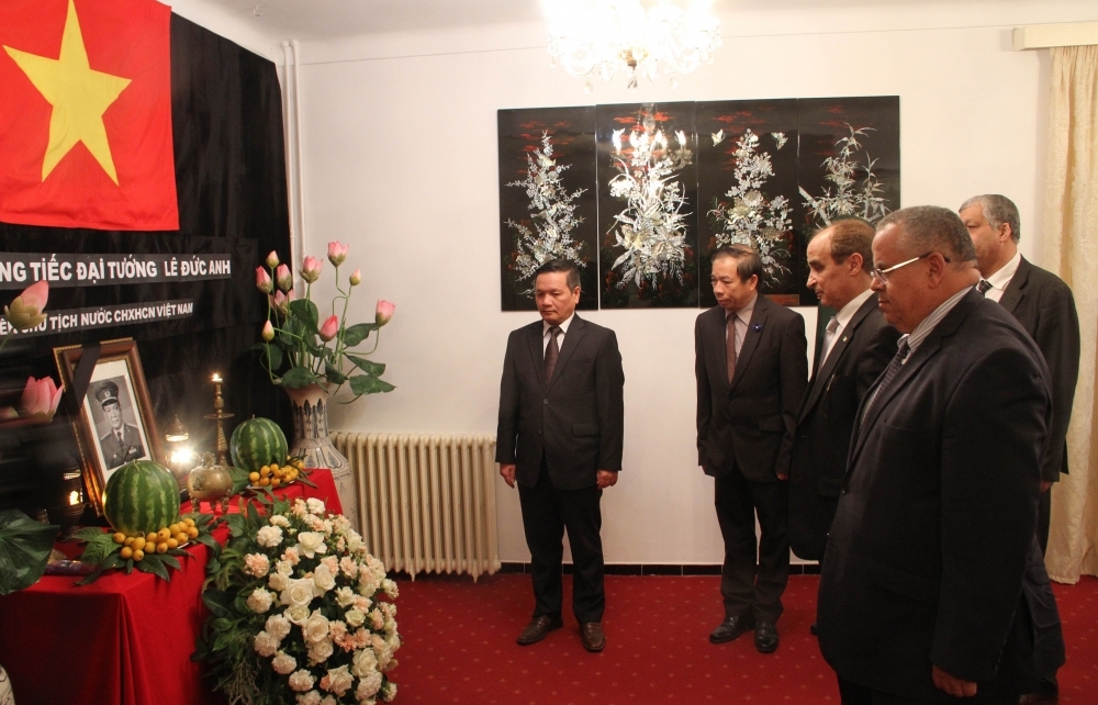 Lễ viếng nguyên Chủ tịch nước Lê Đức Anh tại Algeria và Romania