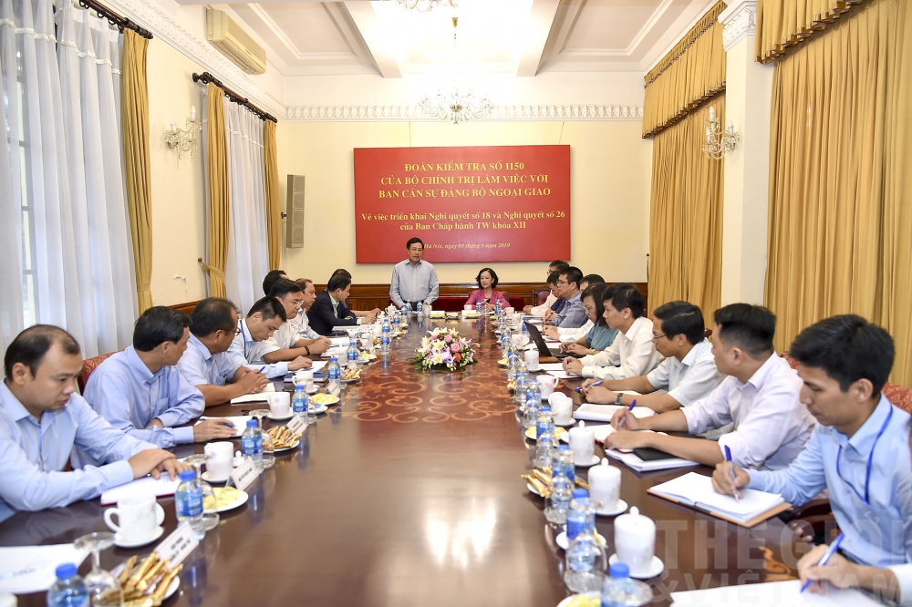 Đoàn kiểm tra của Bộ Chính trị làm việc với Ban cán sự đảng Bộ Ngoại giao doan kiem tra cua bo chinh tri lam viec voi ban can su dang bo ngoai giao