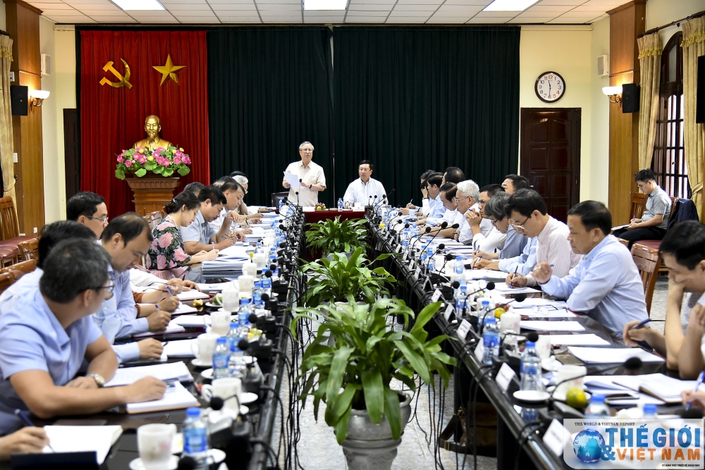 doan tieu ban van kien dai hoi dang xiii lam viec voi ban can su dang bo ngoai giao