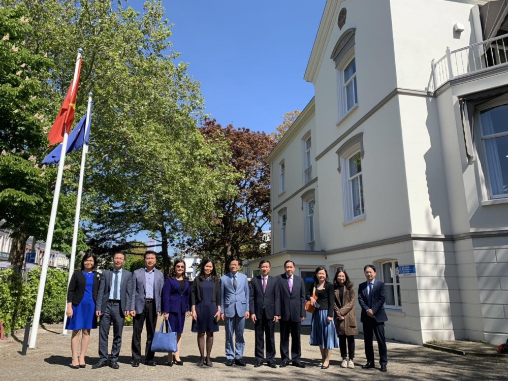 doan uy ban phap luat quoc hoi tham lam viec tai ha lan