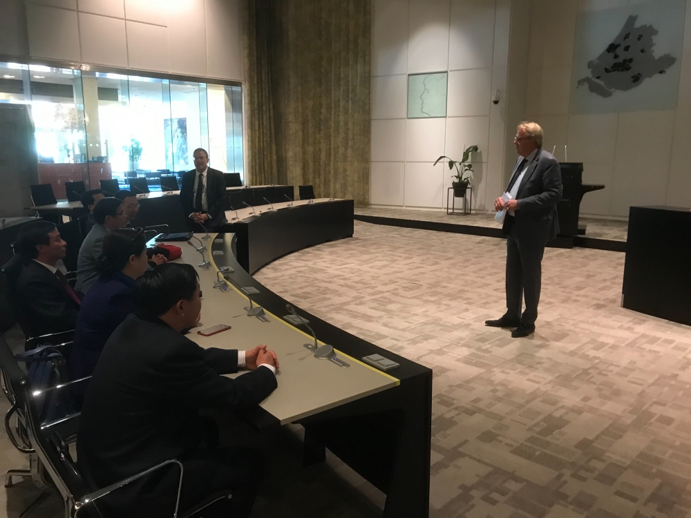 doan uy ban phap luat quoc hoi tham lam viec tai ha lan