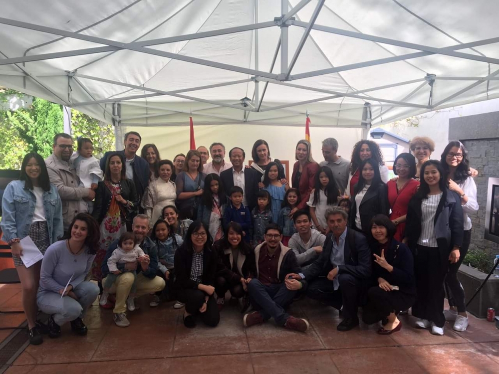 Kỷ niệm 129 năm ngày sinh Chủ tịch Hồ Chí Minh tại Madrid ky niem 129 nam ngay sinh chu tich ho chi minh tai madrid