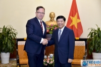 dai su quan gap go ban chap hanh moi hoi nguoi viet nam tai ba lan