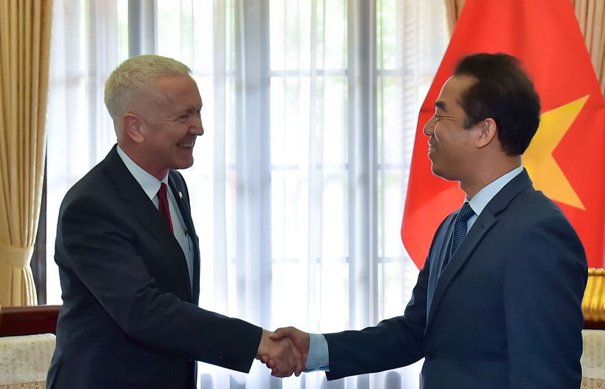 Thứ trưởng Ngoại giao Tô Anh Dũng tiếp Đại sứ Thụy Sỹ chào xã giao