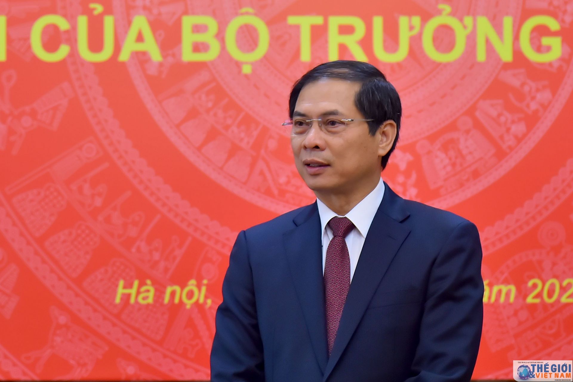 Trao Bằng khen của Bộ trưởng Ngoại giao trong công tác xây dựng Quyết định 06 trao bang khen cua bo truong ngoai giao trong cong tac xay dung quyet dinh 06