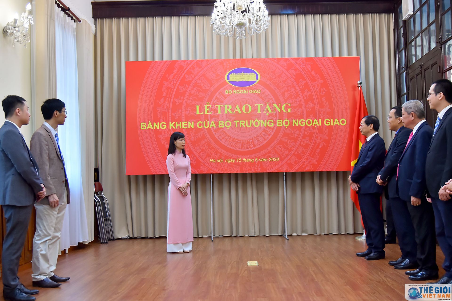 Trao Bằng khen của Bộ trưởng Ngoại giao trong công tác xây dựng Quyết định 06 trao bang khen cua bo truong ngoai giao trong cong tac xay dung quyet dinh 06