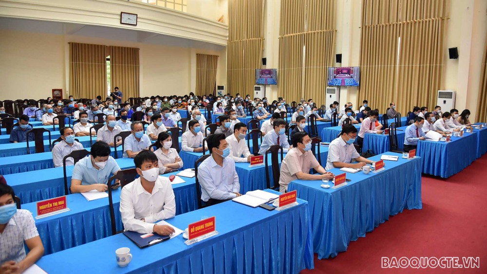 Bộ trưởng Ngoại giao Bùi Thanh Sơn tiếp xúc cử tri, vận động bầu cử tại thành phố Vĩnh Yên Bộ trưởng Ngoại giao Bùi Thanh Sơn tiếp xúc cử tri, vận động bầu cử tại thành phố Vĩnh Yên