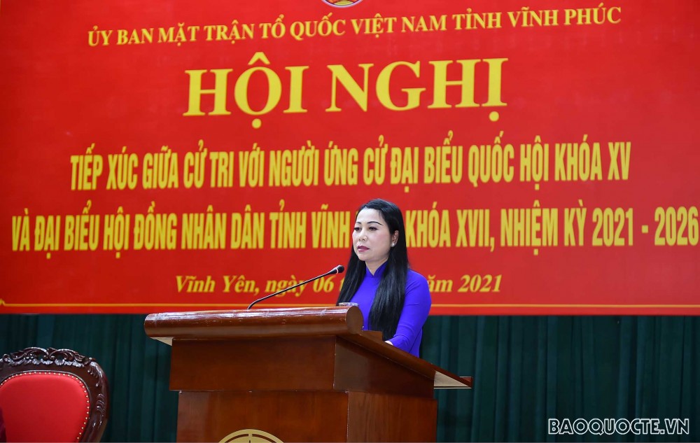 Bộ trưởng Ngoại giao Bùi Thanh Sơn tiếp xúc cử tri, vận động bầu cử tại thành phố Vĩnh Yên Bộ trưởng Ngoại giao Bùi Thanh Sơn tiếp xúc cử tri, vận động bầu cử tại thành phố Vĩnh Yên