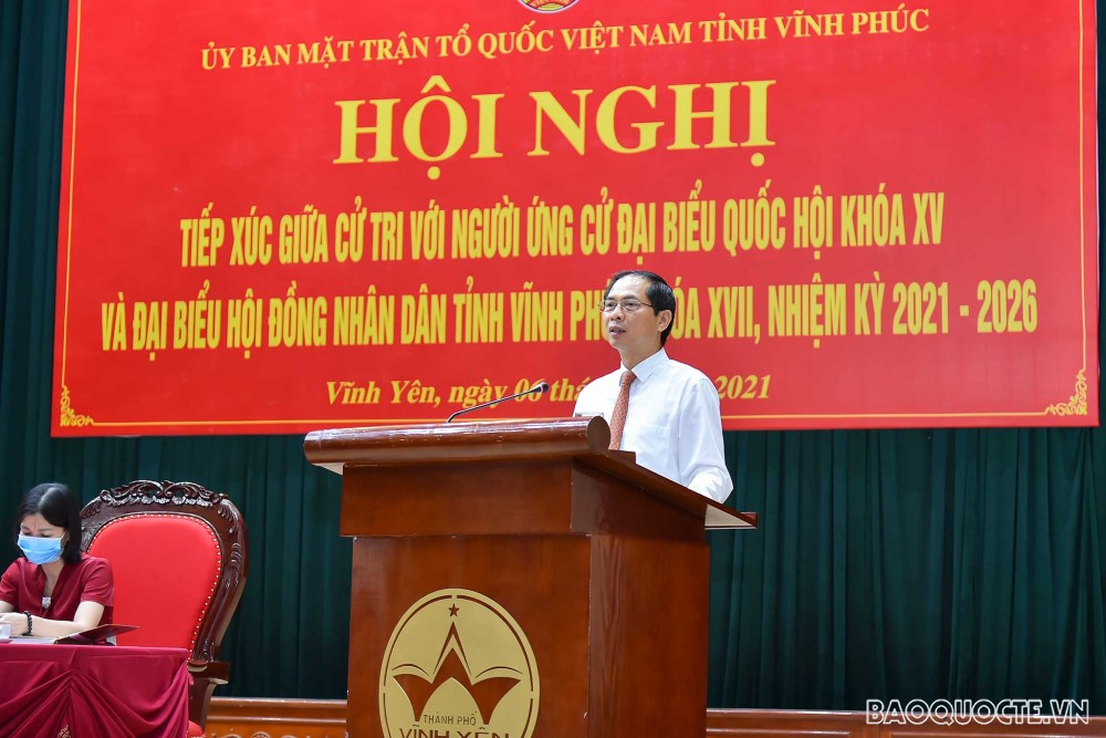 Bộ trưởng Ngoại giao Bùi Thanh Sơn tiếp xúc cử tri, vận động bầu cử tại thành phố Vĩnh Yên Bộ trưởng Ngoại giao Bùi Thanh Sơn tiếp xúc cử tri, vận động bầu cử tại thành phố Vĩnh Yên